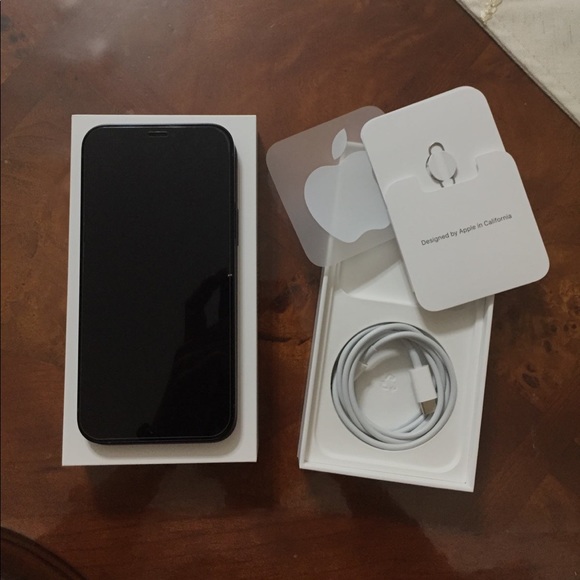 Apple iPhone 12 black - Picture 4 of 4